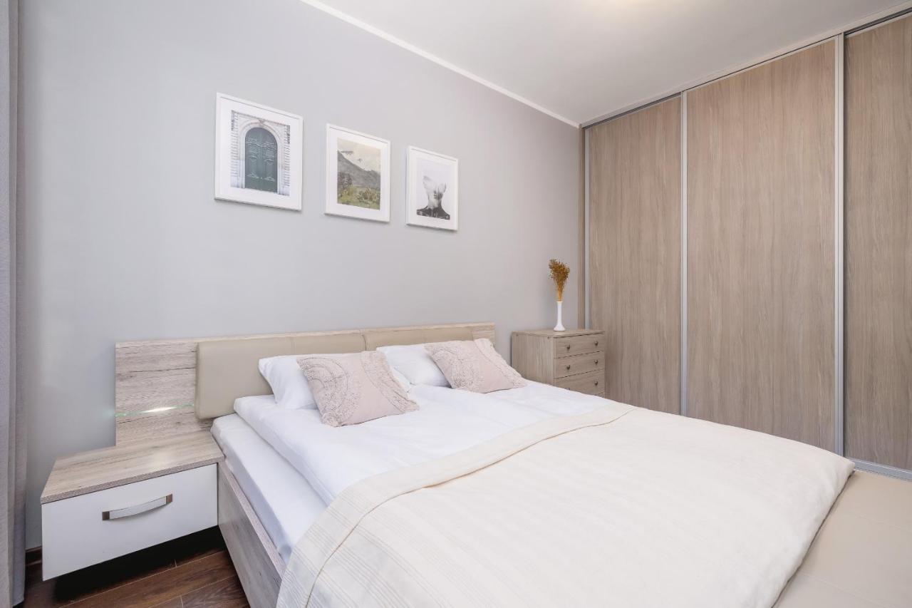 Stylish Korfantego Apartment Next To Spodek By Noclegi Renters カトヴィツェ エクステリア 写真